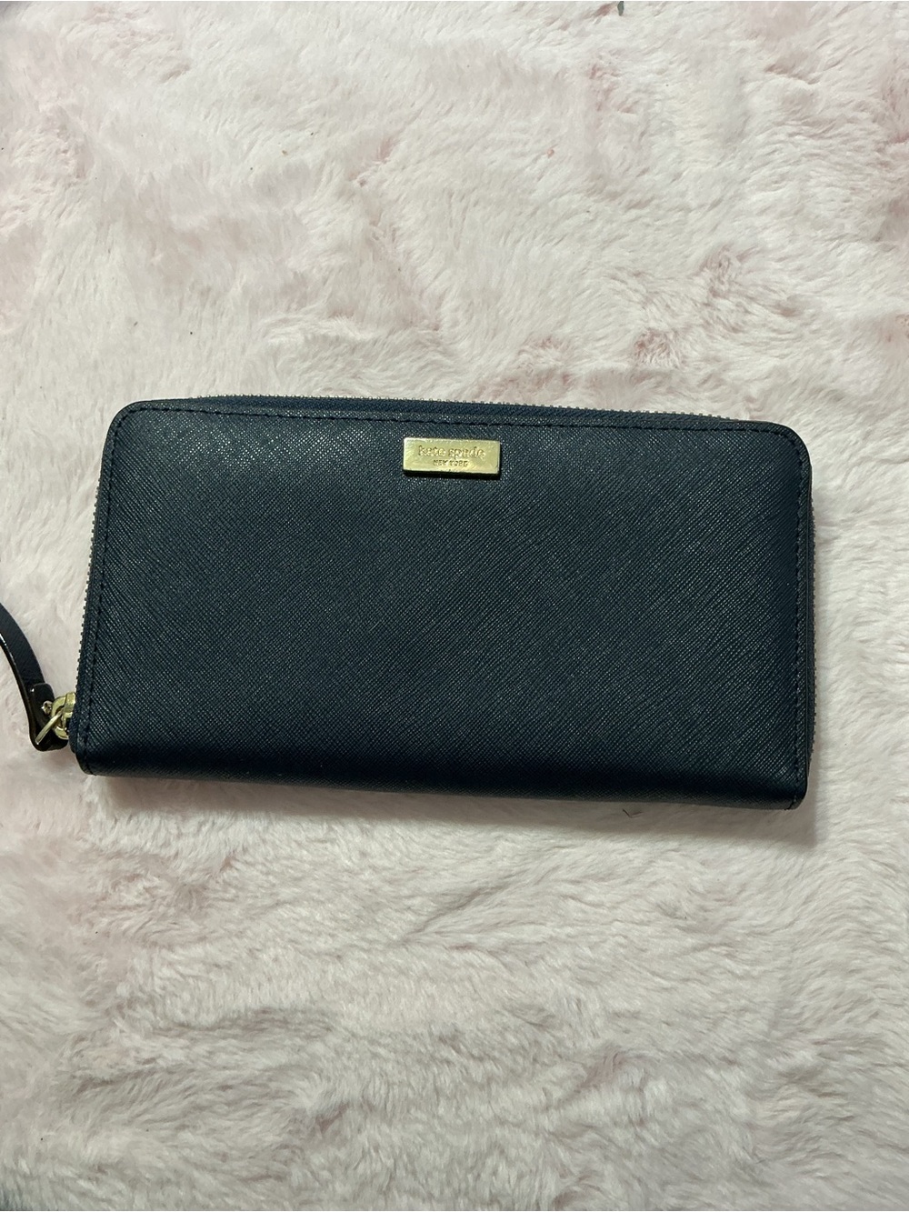 kate spade Black Leather Zip Wallet with Gold Hardware d29